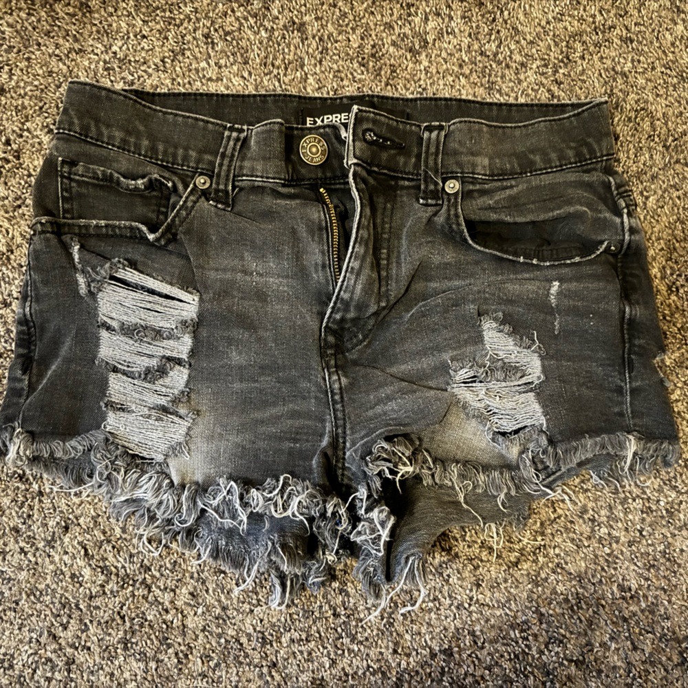 Express high waisted distressed Jean shorts size 6